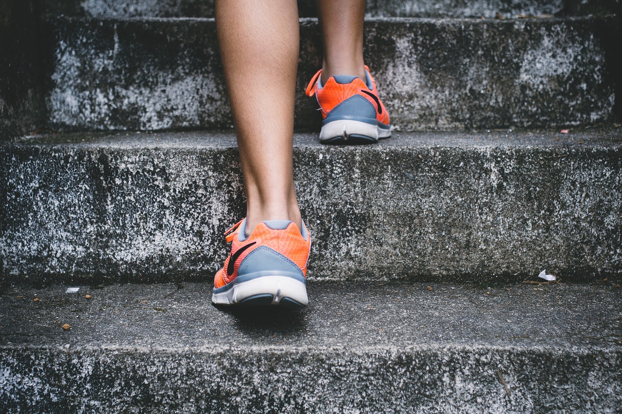 female_running_shoe